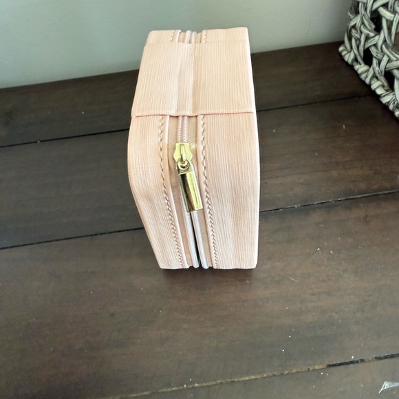 Vlando Travel Jewelry Case – Blush Pink Vegan Leather - Picture 5 of 5